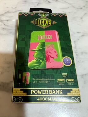 🤎 New in Box Wicked Power Bank Glinda and Elphaba